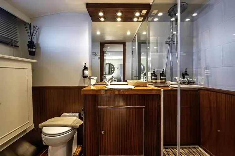 Intérieur du bateau Stalca My