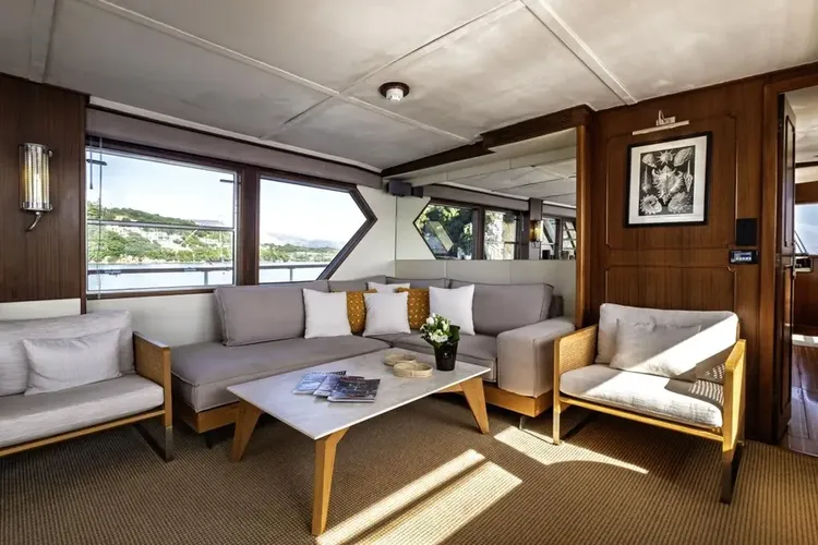 Intérieur du bateau Stalca My
