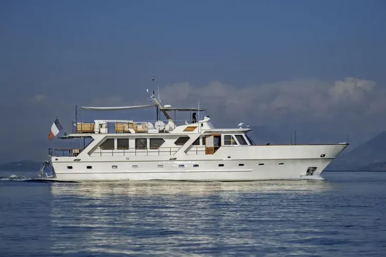 Intérieur du bateau Stalca My